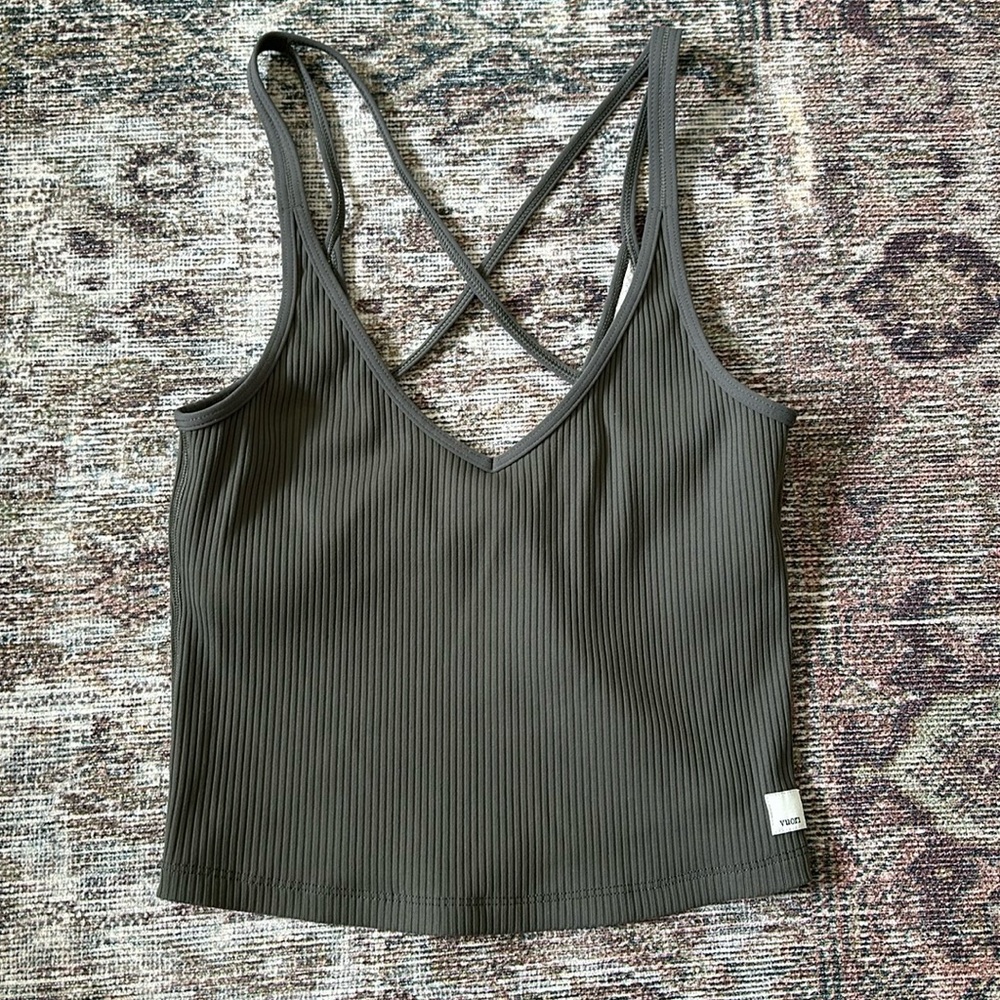 Vuori Ribbed Tank Top in Oregano EUC Small